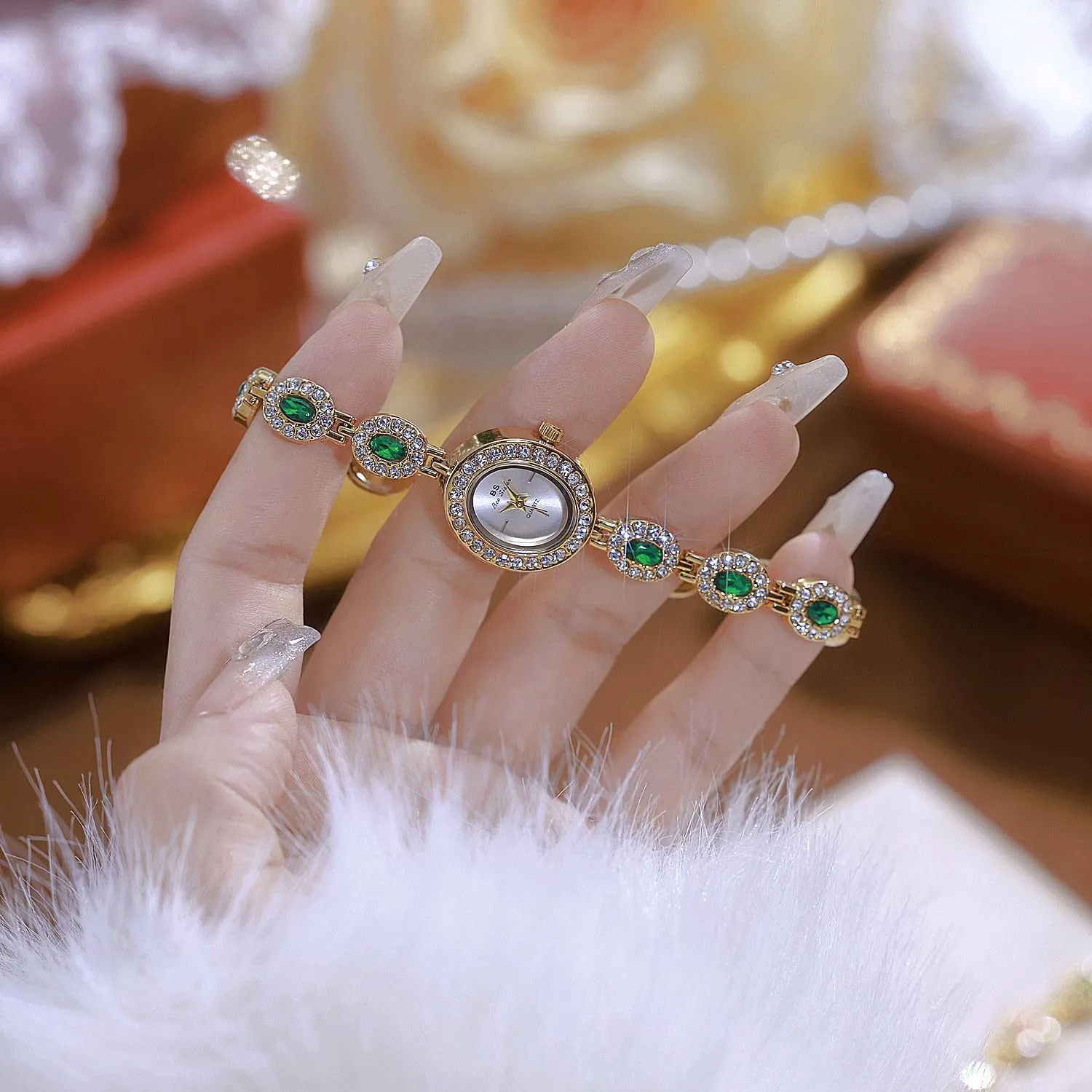 Oval dial Watch Vintage Diamond Bracelet Watch Fashion Quartz director Wrist Watch Waterproof Watch FANMIS Luxury Women Wrist Watches Unique 