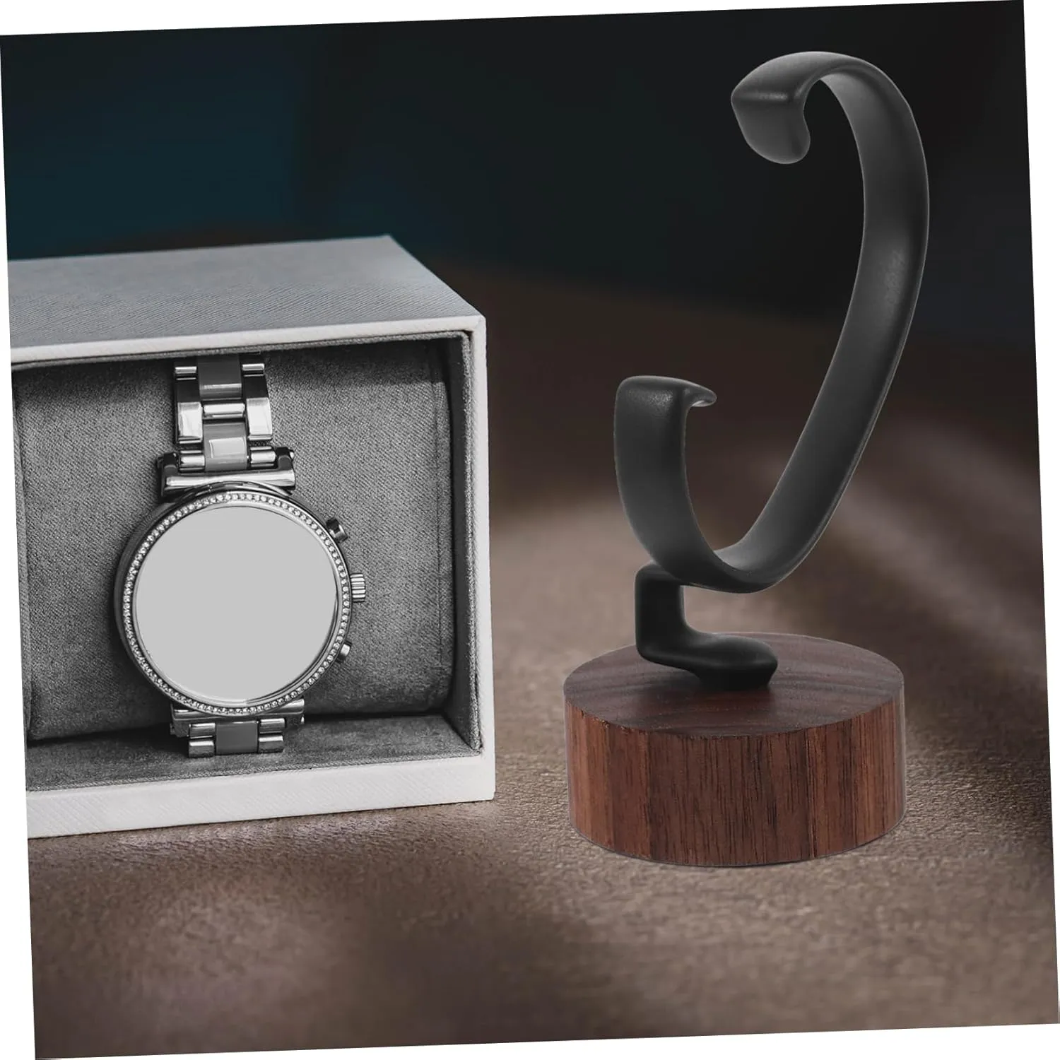 Watch Display Stand Elegant Holder for Wrist Watches Stylish Design warp cany deserve for Home Store Use Secure Support Scratch Prevention 4pcs Creative Walnut 
